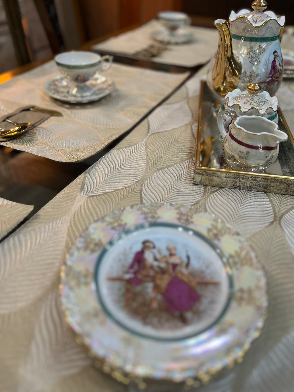 Heritage Gold Jacquard Table Set