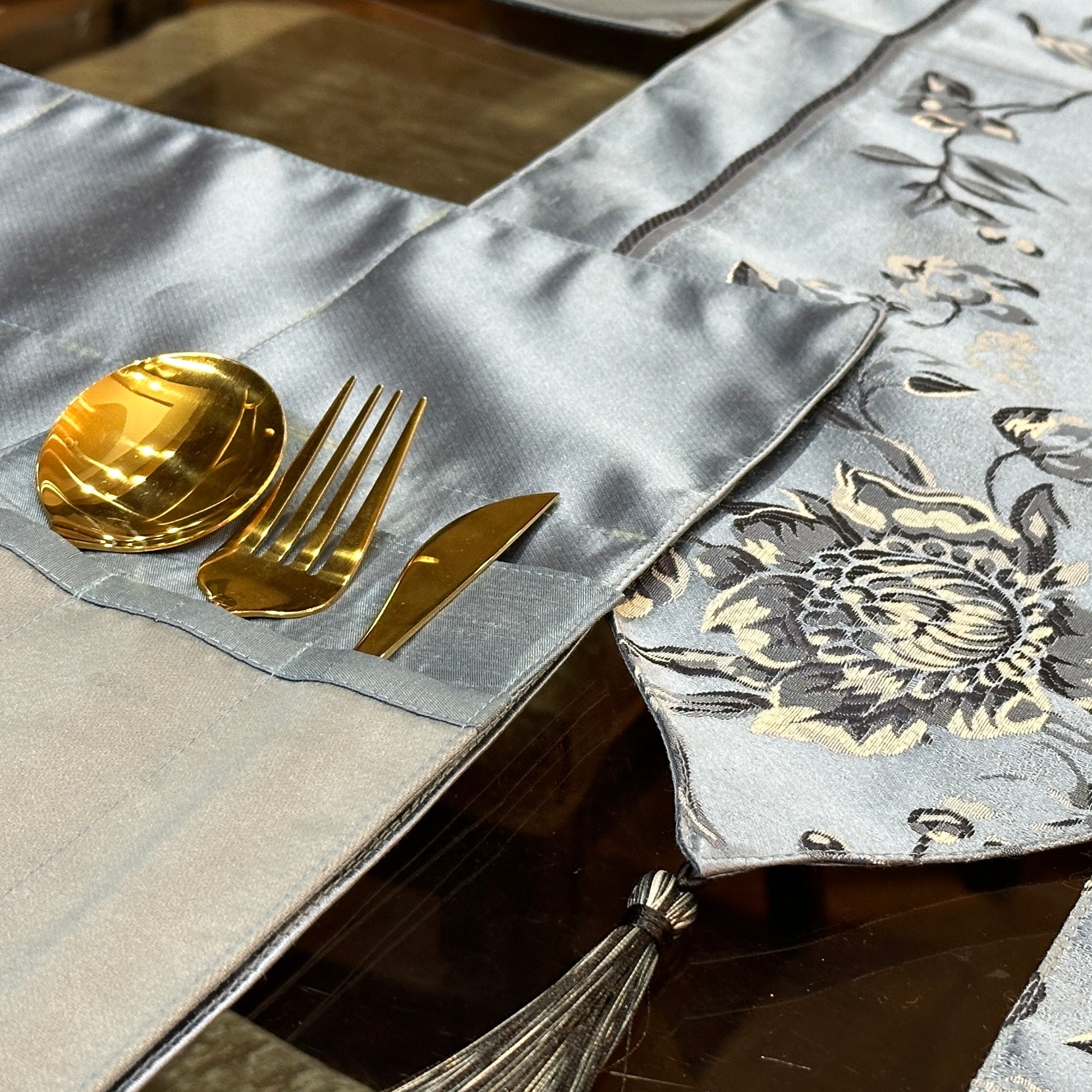 Sapphire Granduer Table Set