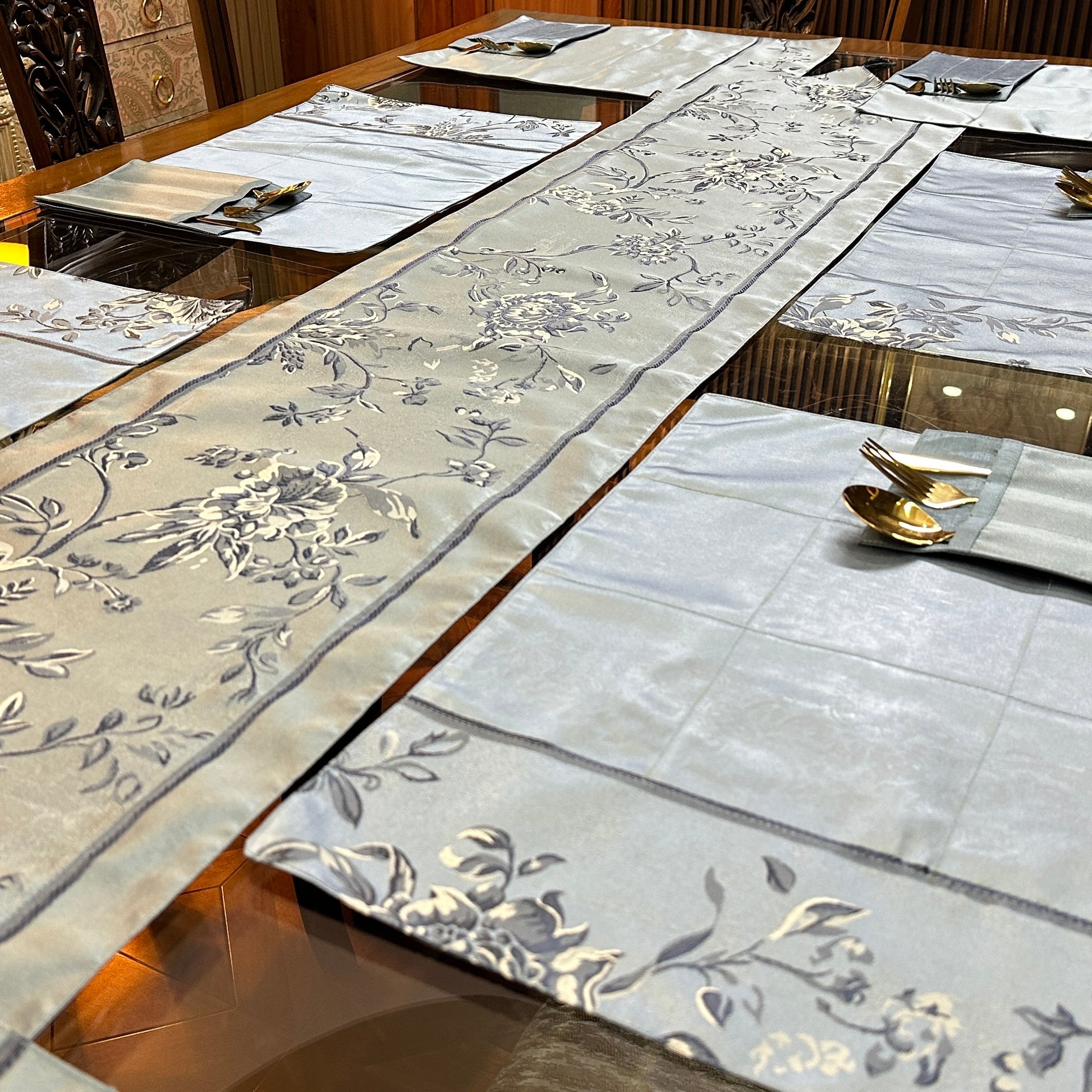 Sapphire Granduer Table Set