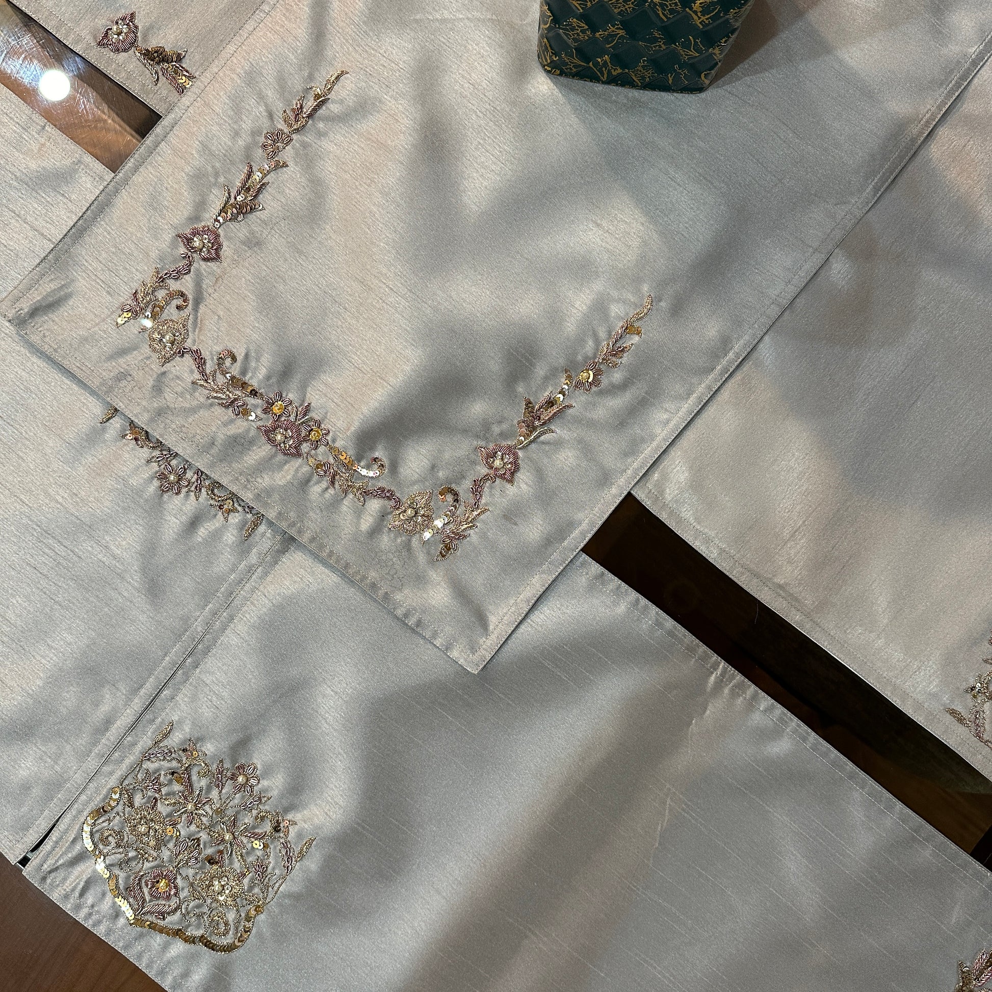 Ash Mist Premium Tableset