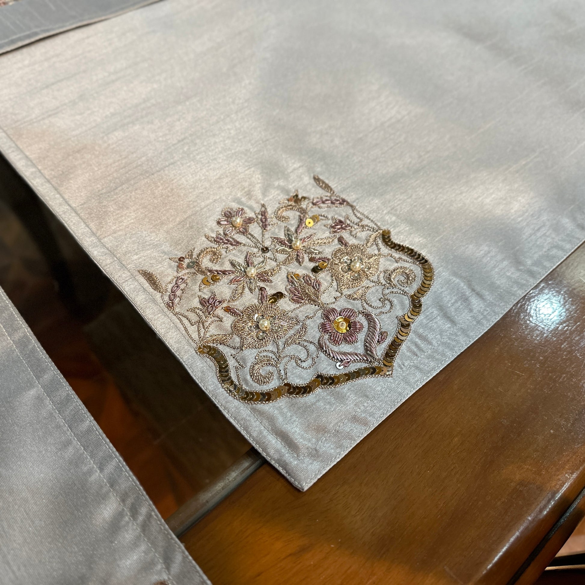 Ash Mist Premium Tableset