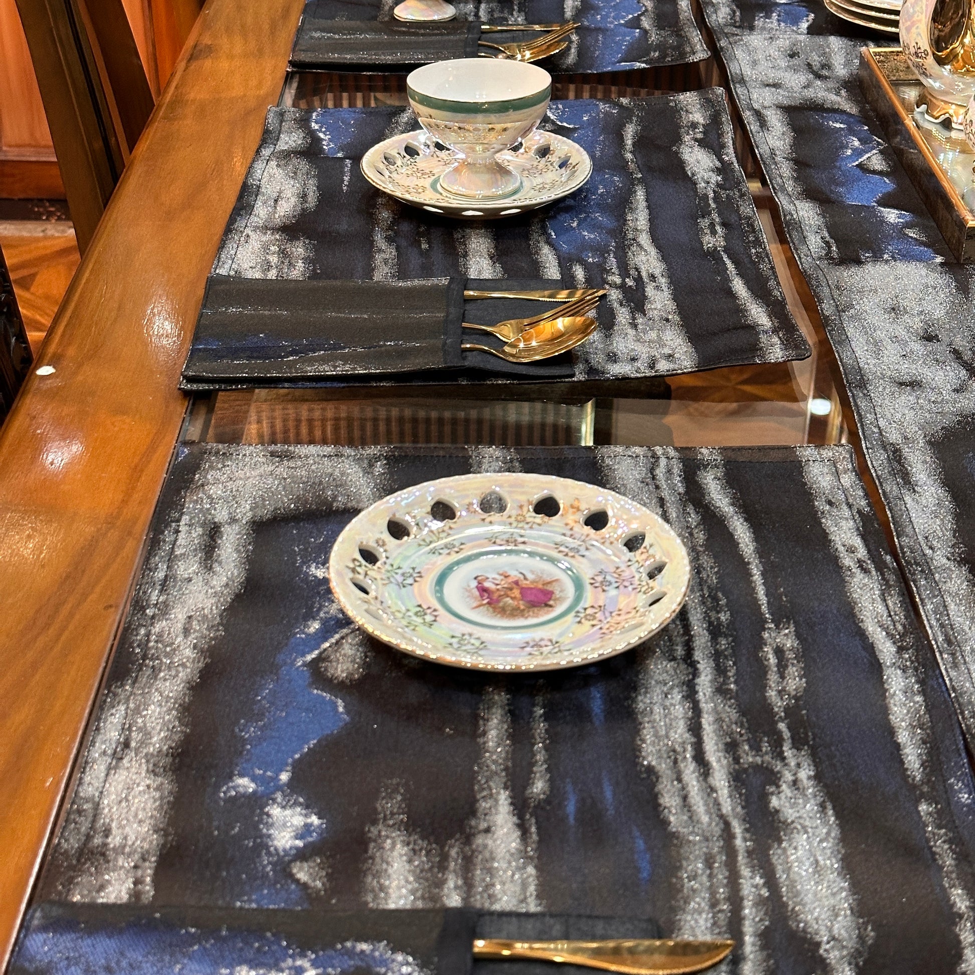 Galaxy Vein Luxe Table Set