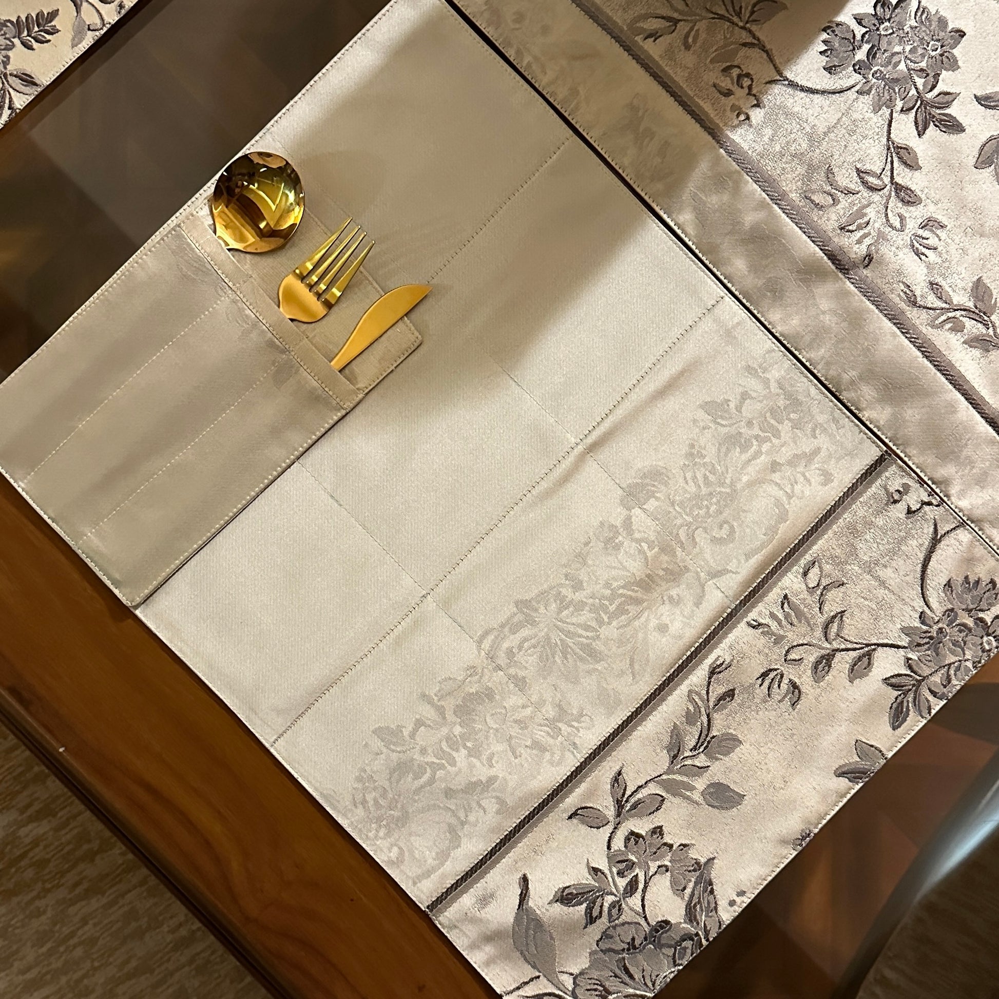 Champagne Granduer Table Set