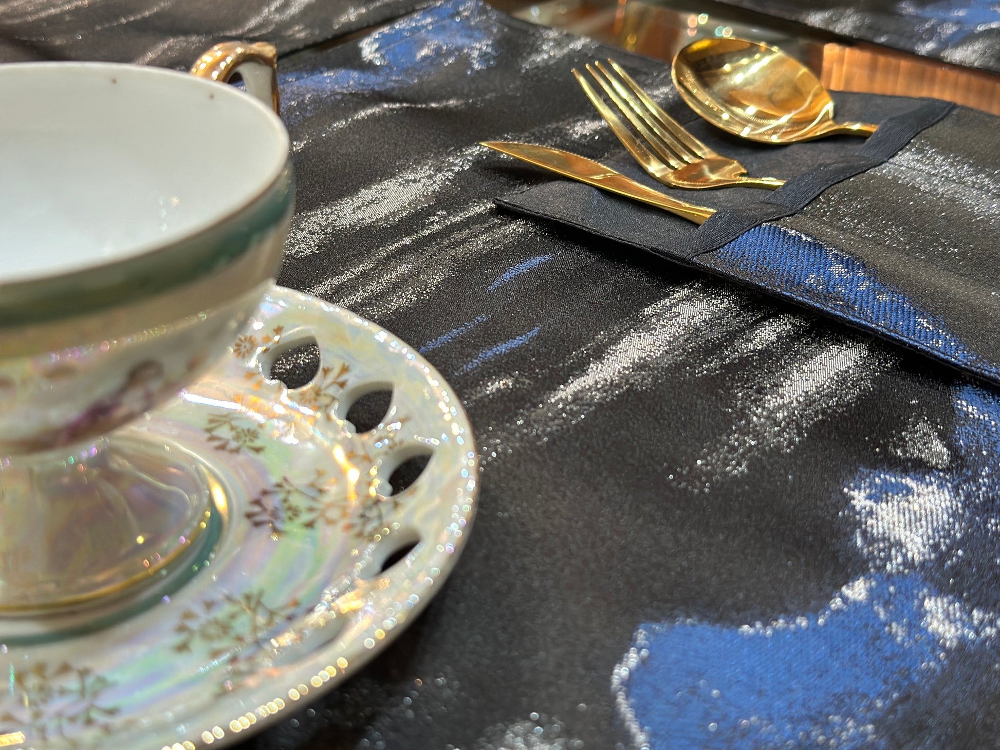Galaxy Vein Luxe Table Set