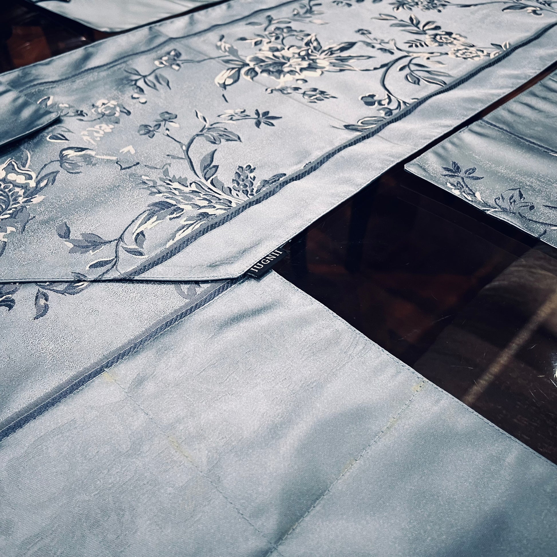 Sapphire Granduer Table Set
