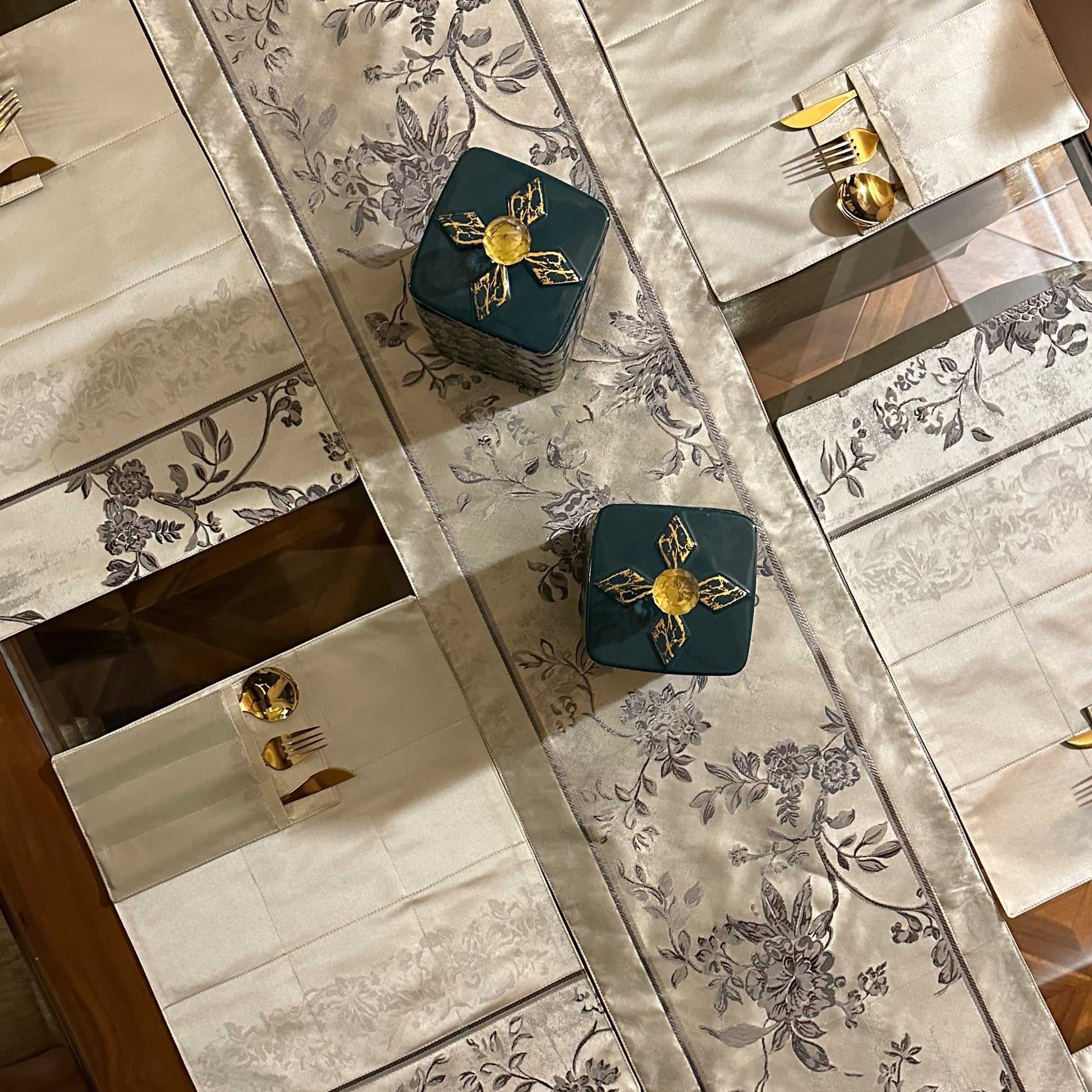 Champagne Granduer Table Set