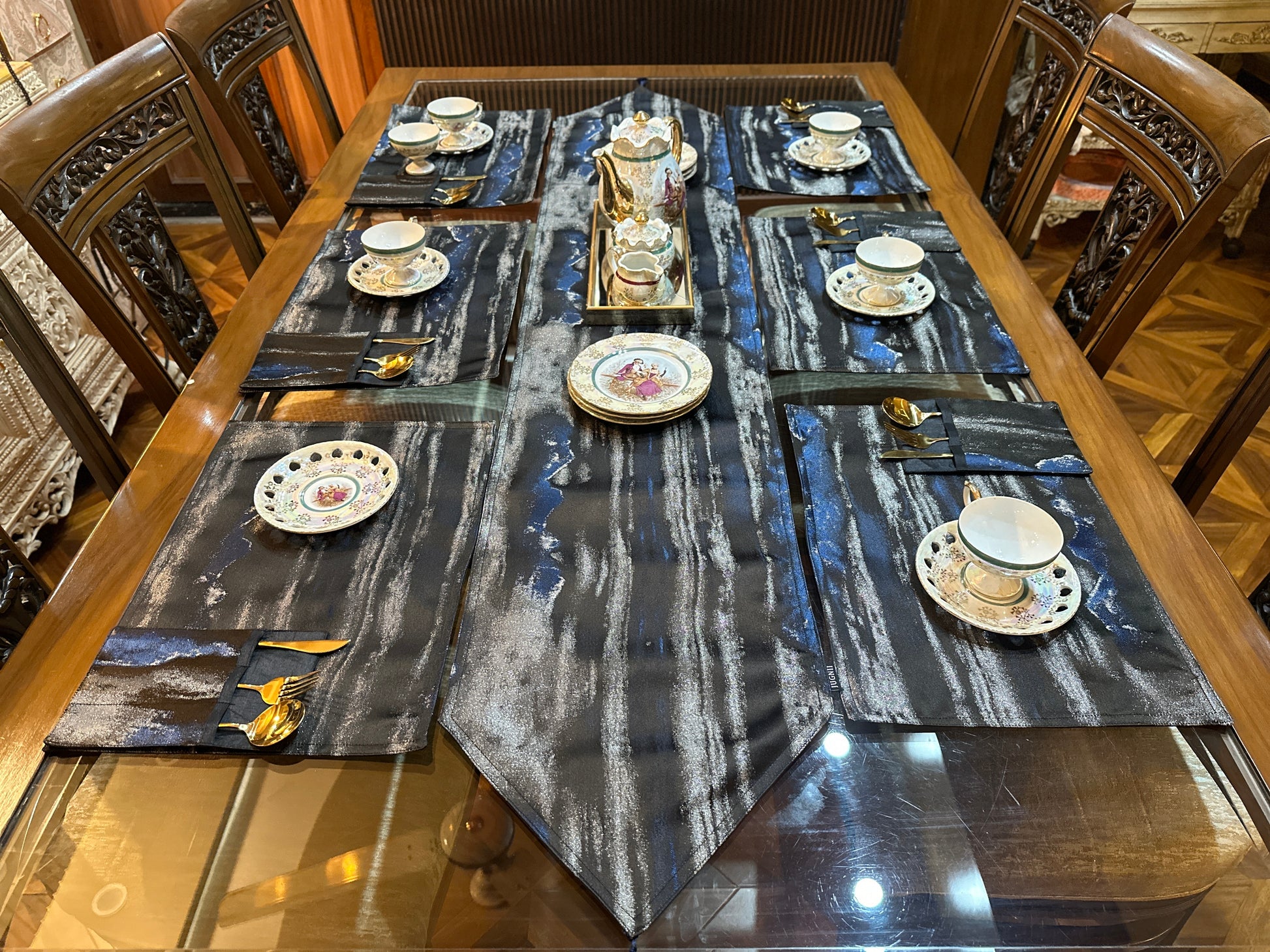 Galaxy Vein Luxe Table Set