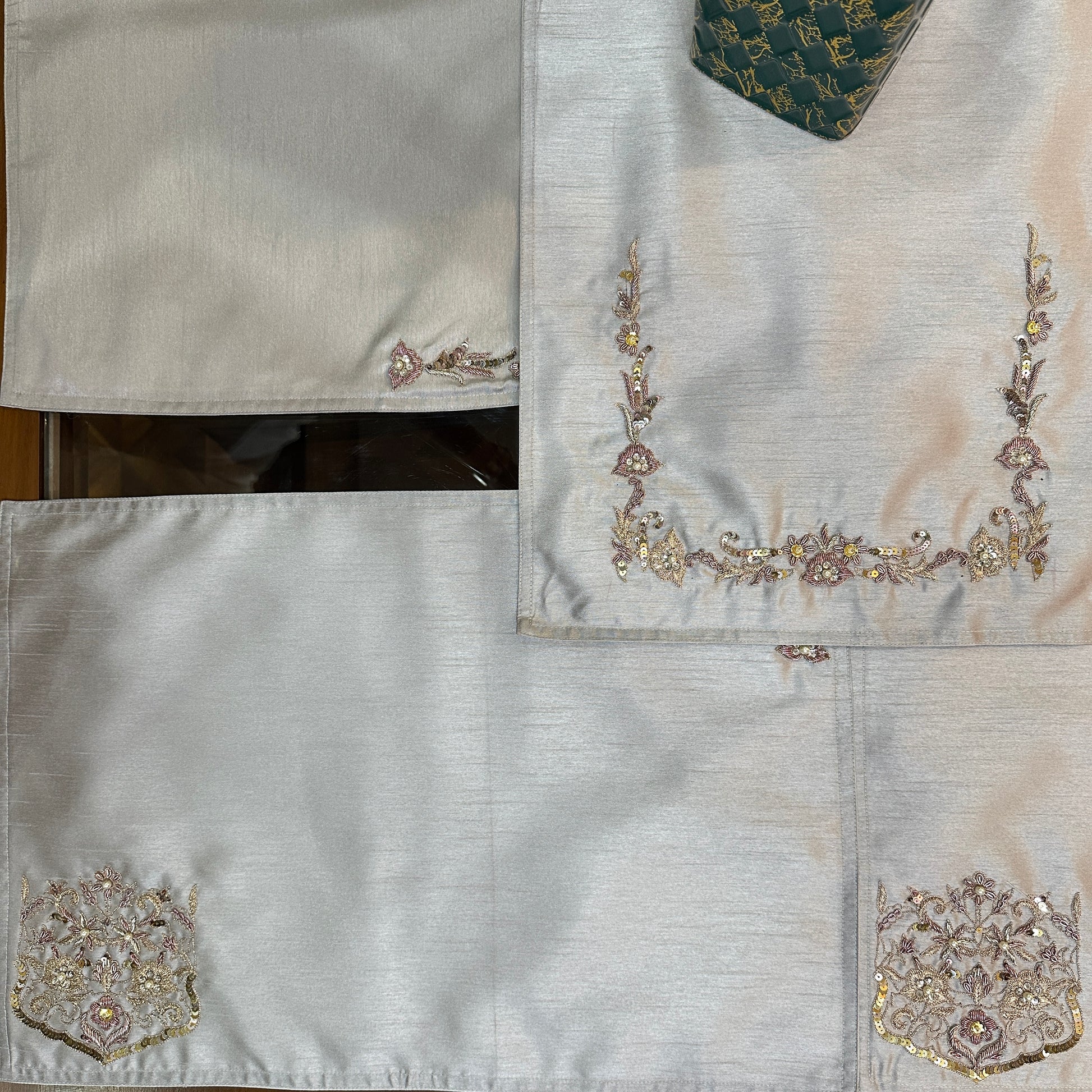 Ash Mist Premium Tableset