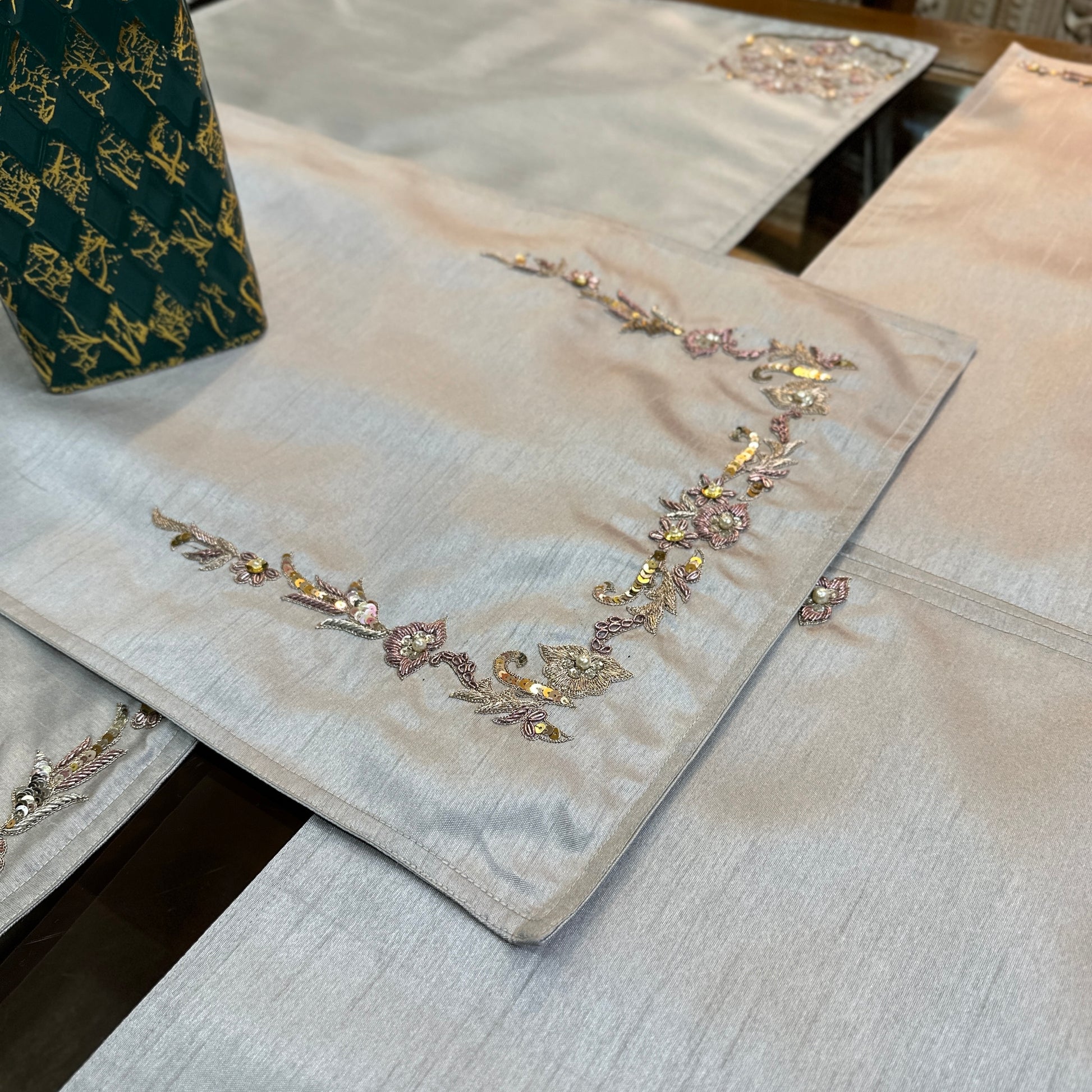 Ash Mist Premium Tableset