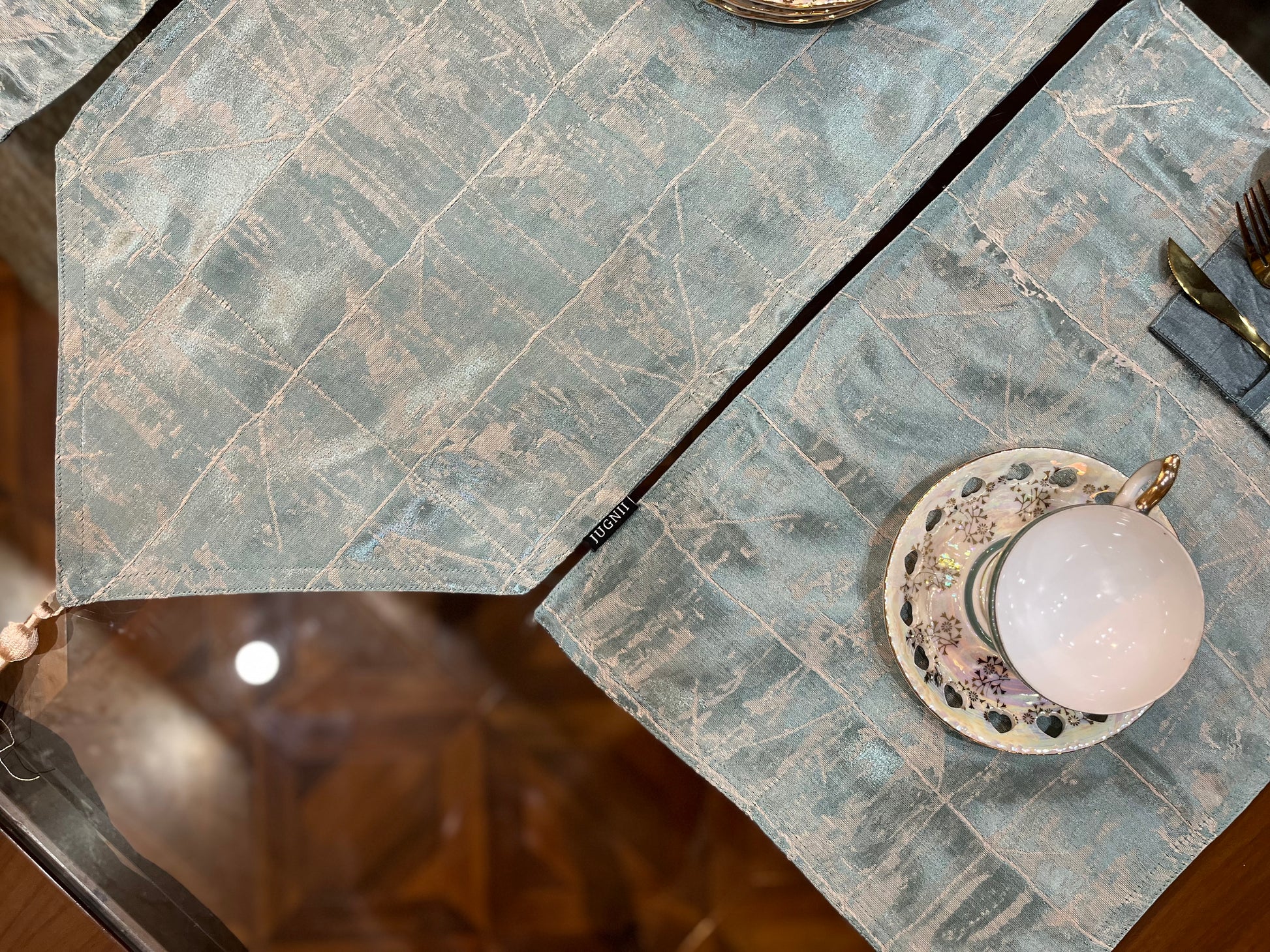 Aqua Frost Luxe Table Set