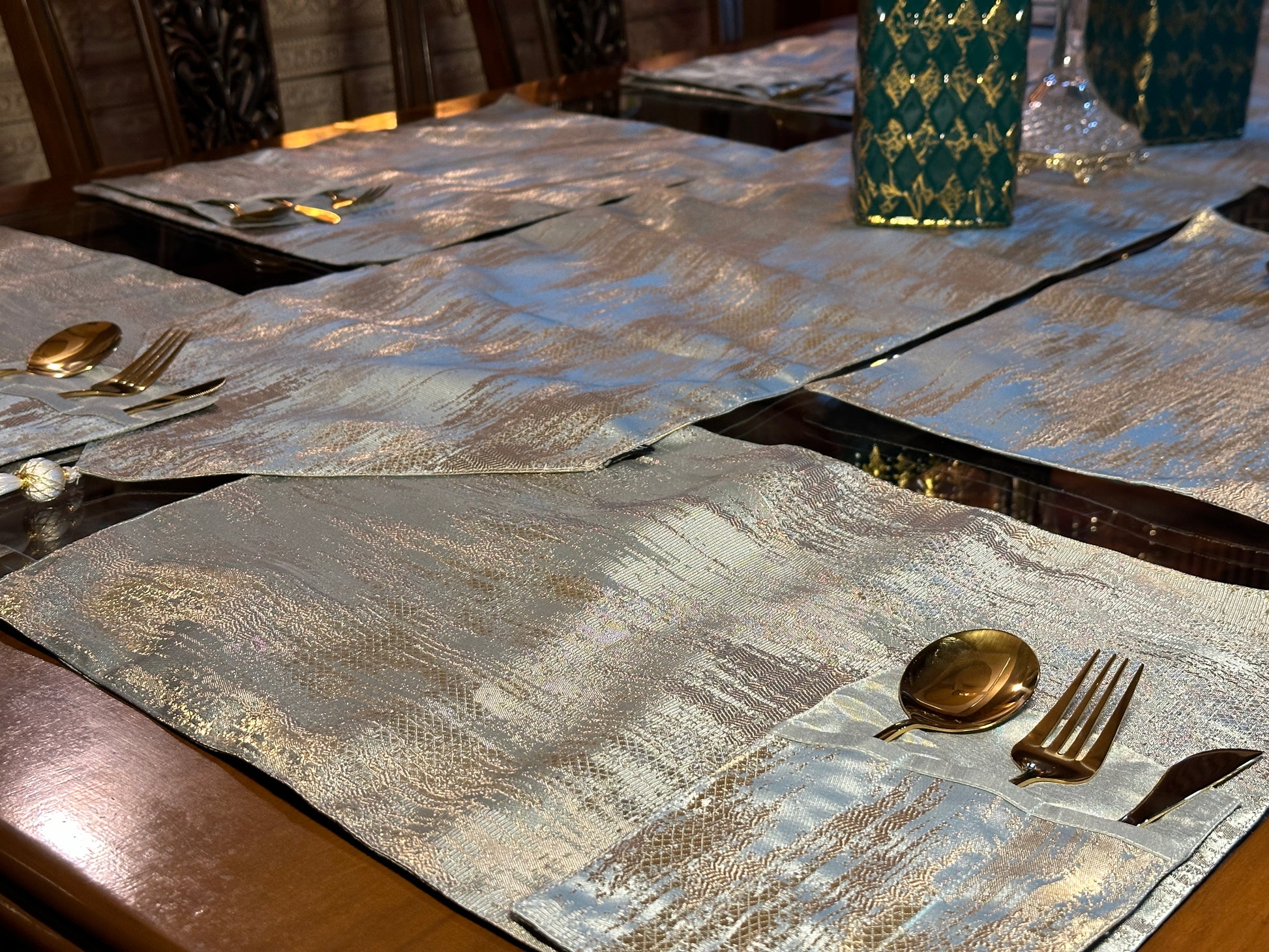 Pistachio Gold Table Set