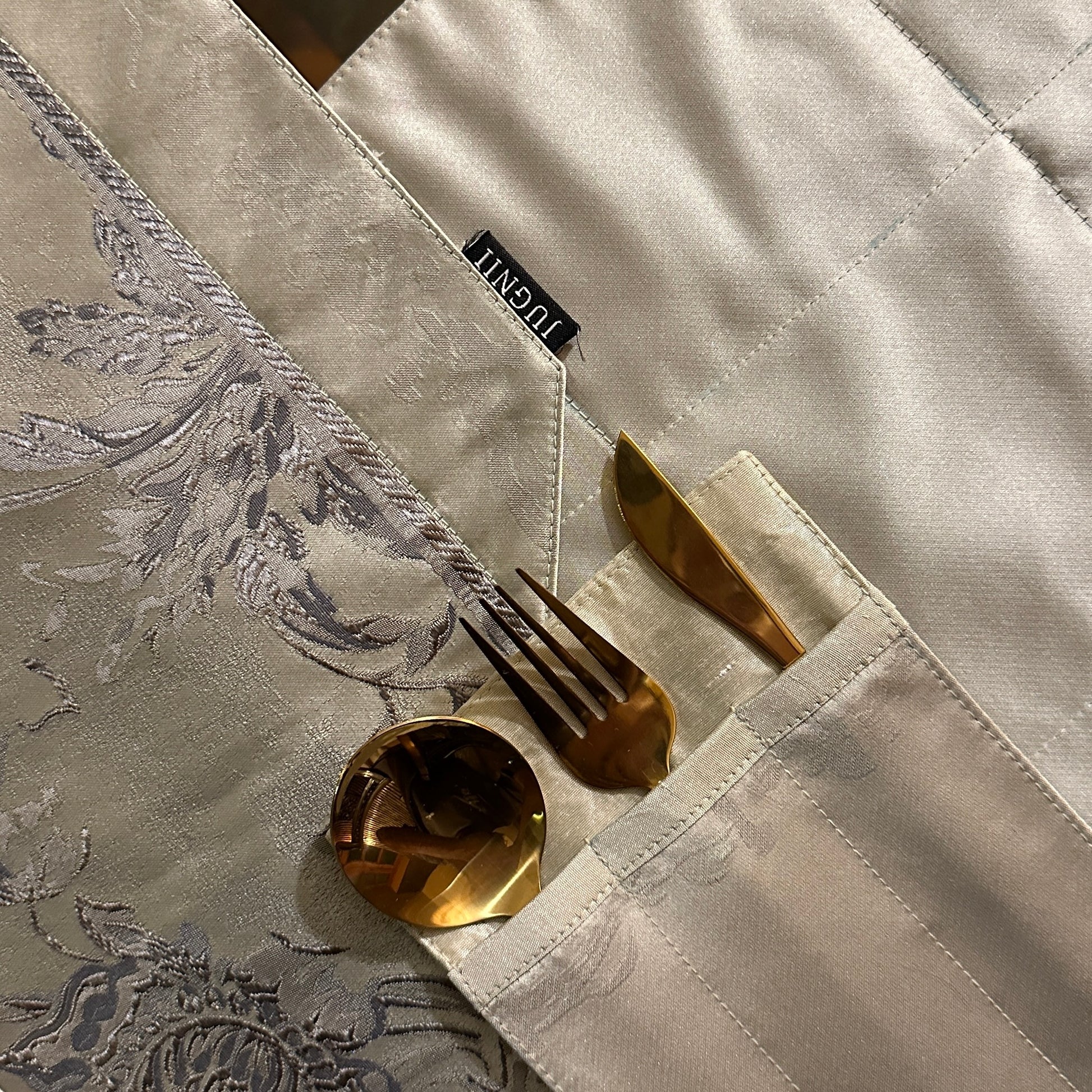 Champagne Granduer Table Set