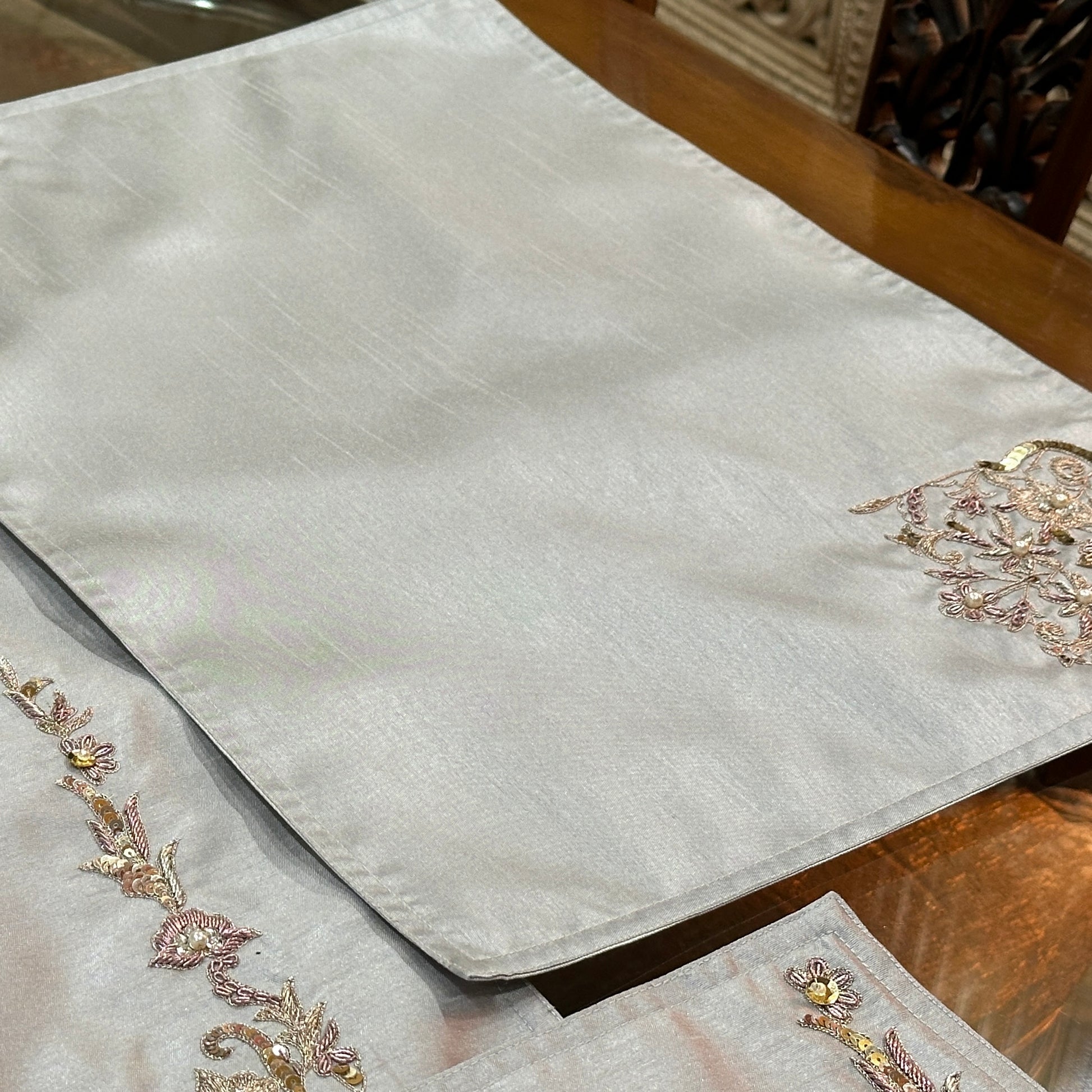 Ash Mist Premium Tableset