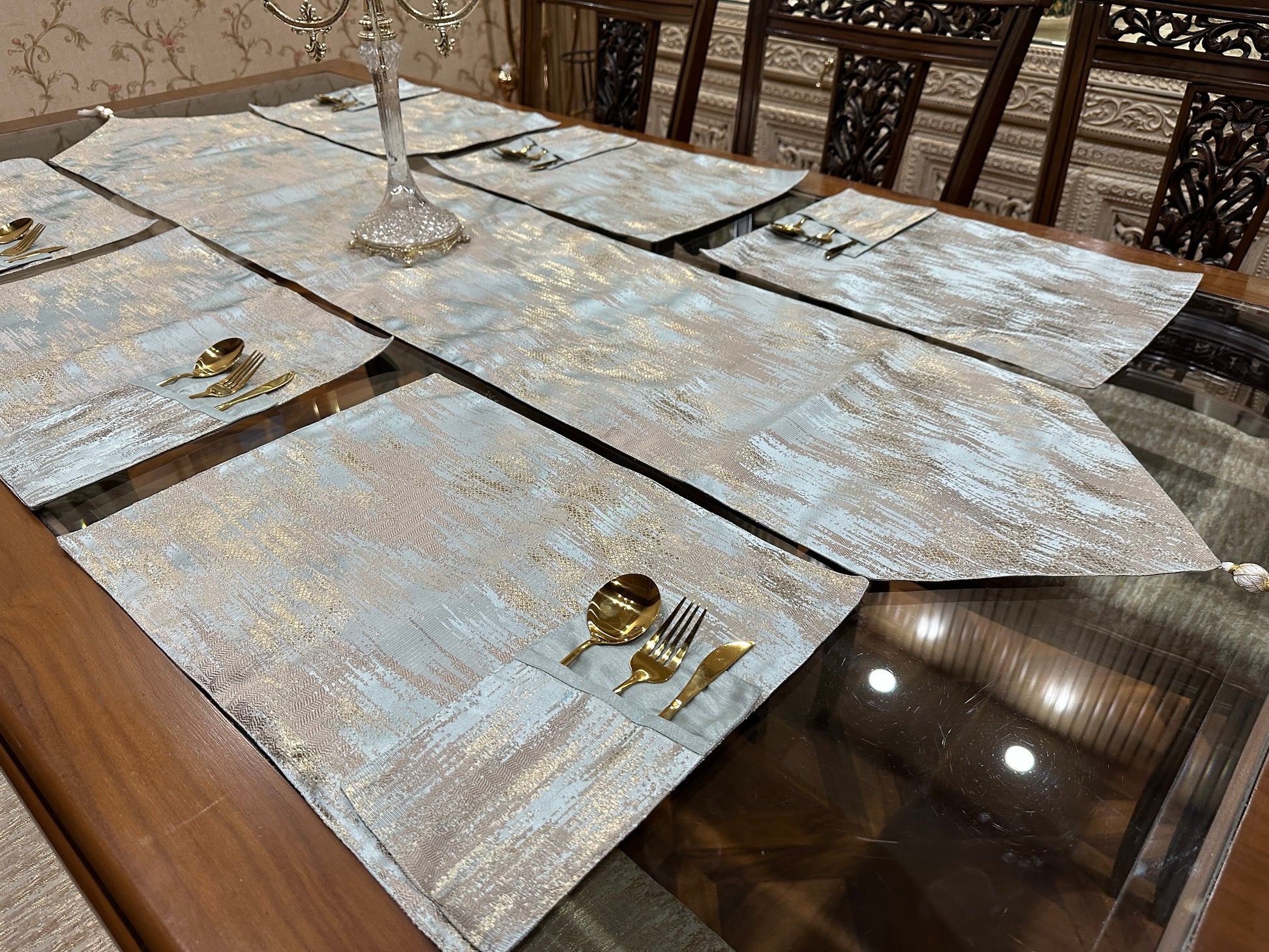 Pistachio Gold Table Set