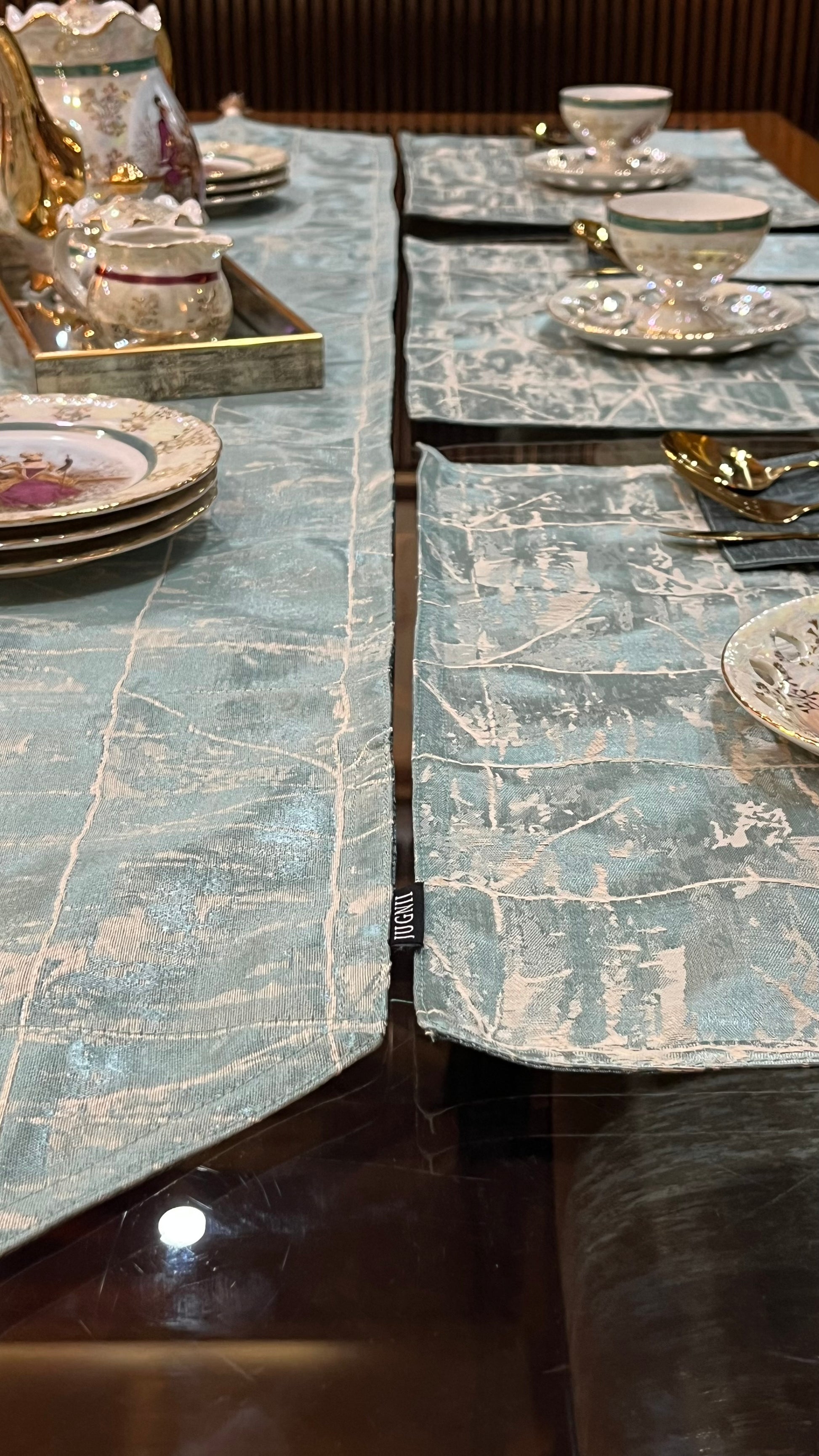 Aqua Frost Luxe Table Set