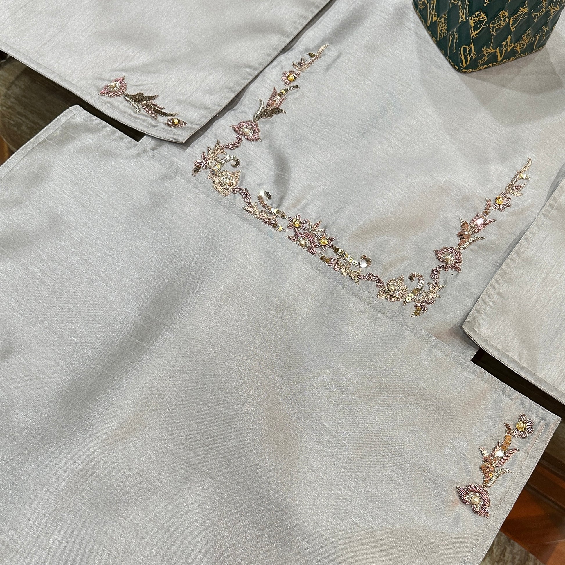 Ash Mist Premium Tableset