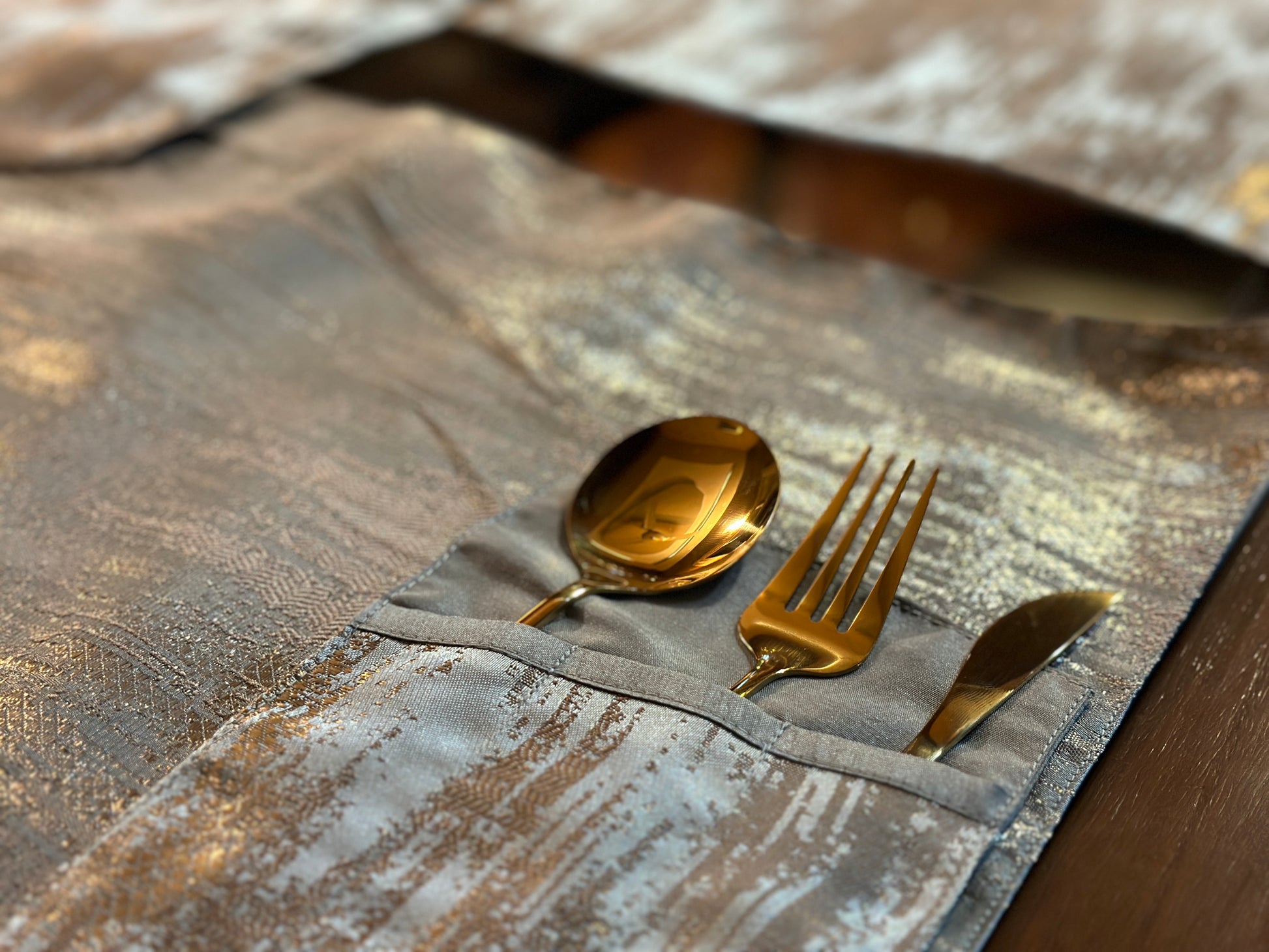 Pistachio Gold Table Set