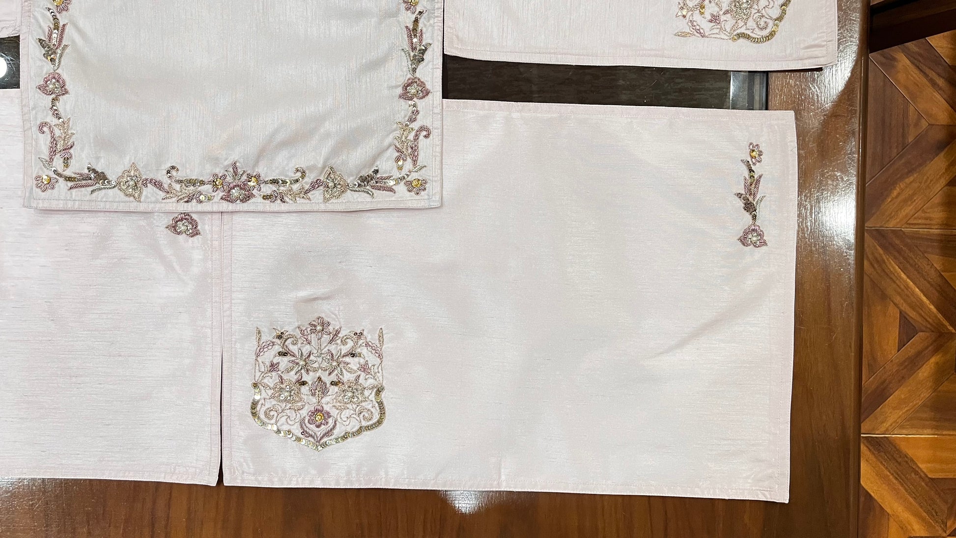Rose Pink Premium Tableset