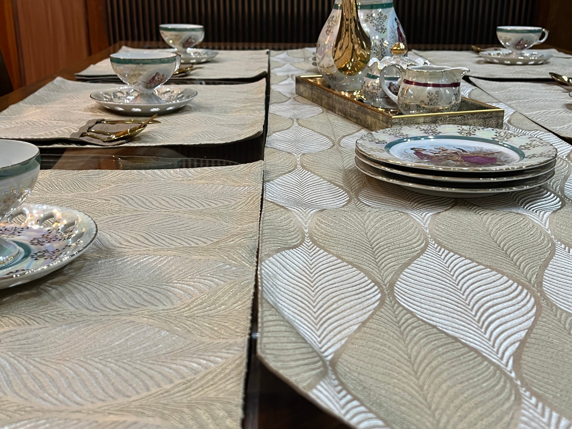 Heritage Gold Jacquard Table Set