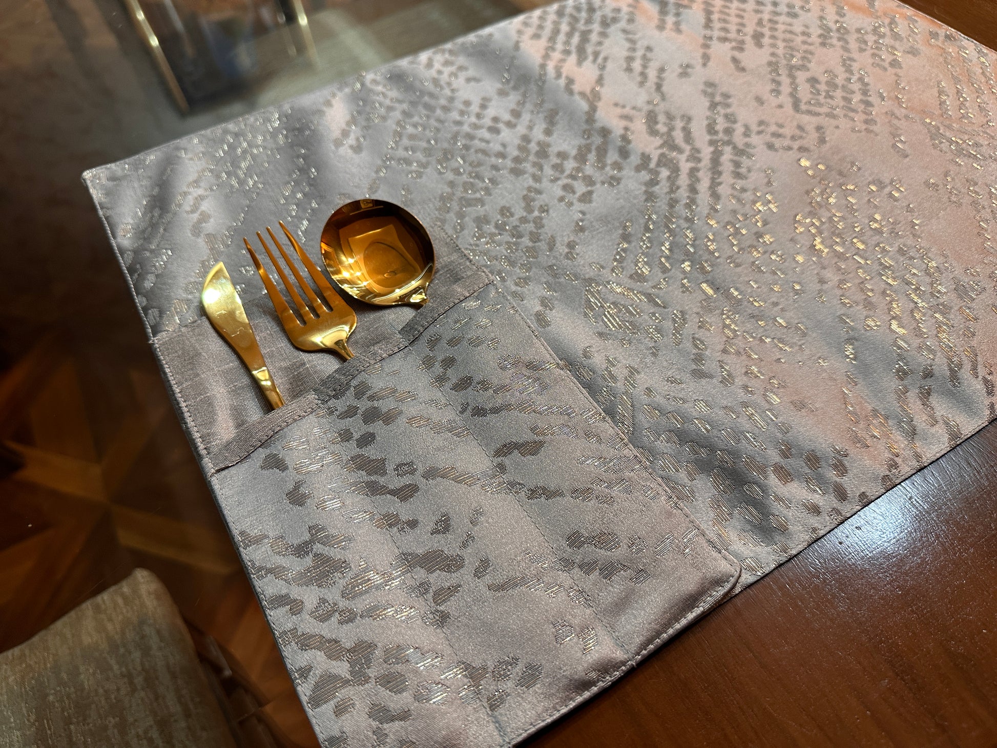 SilverMist Linen Embossed Textured Table Set