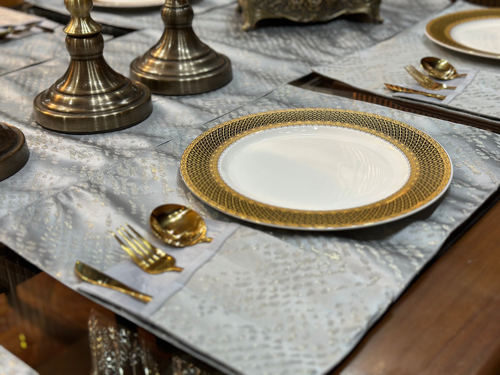 SilverMist Linen Embossed Textured Table Set