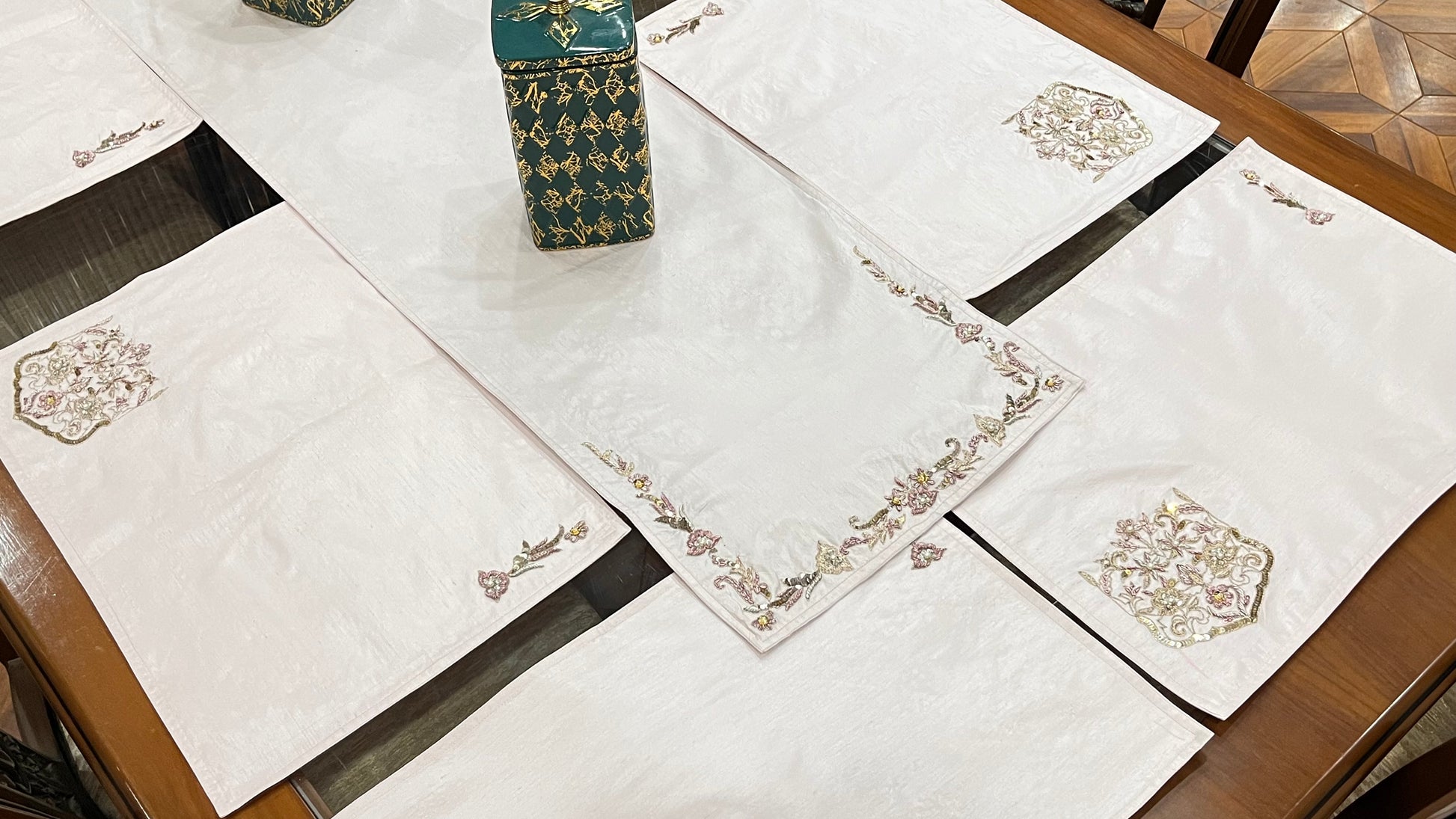 Rose Pink Premium Tableset