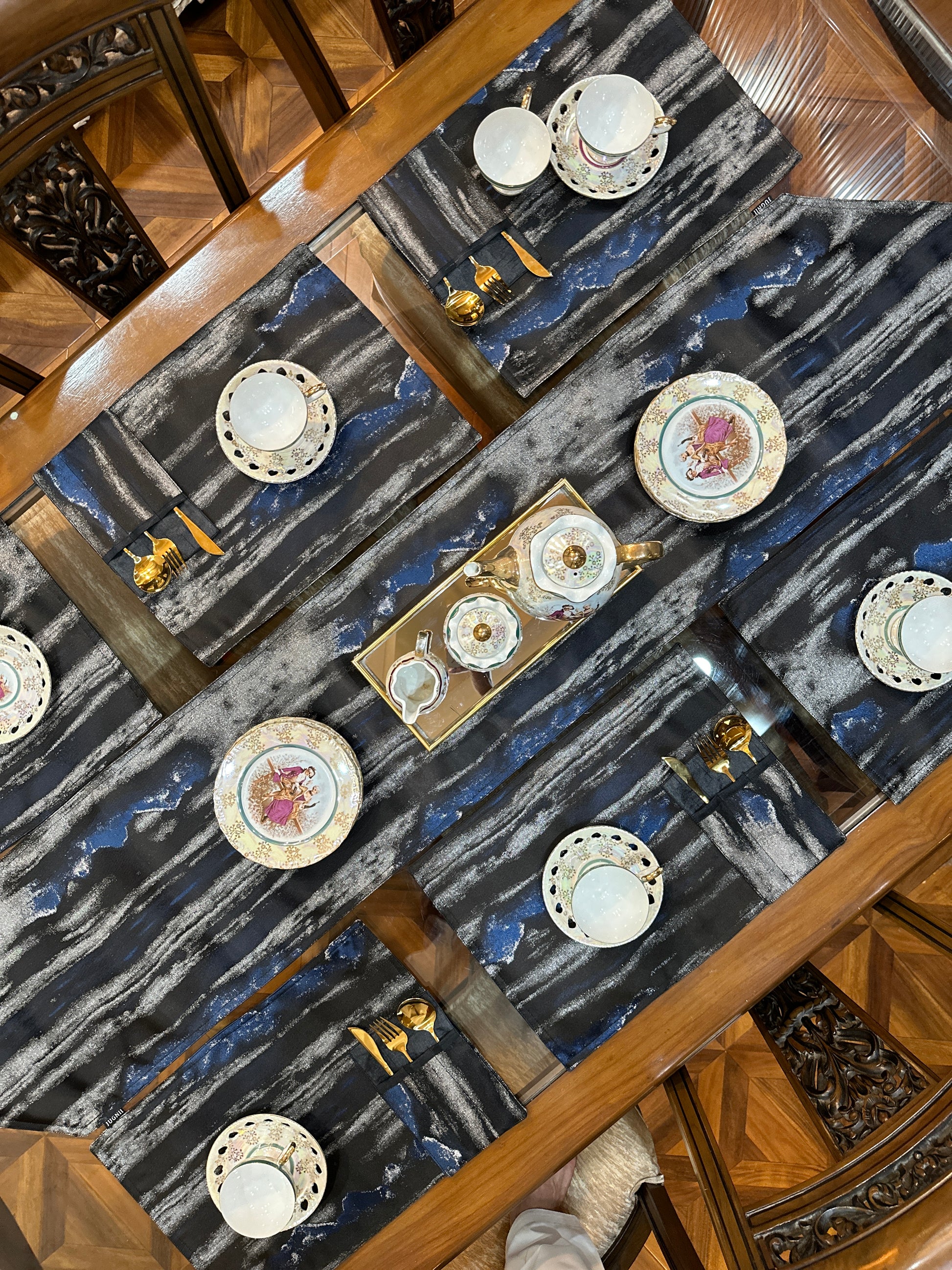 Galaxy Vein Luxe Table Set