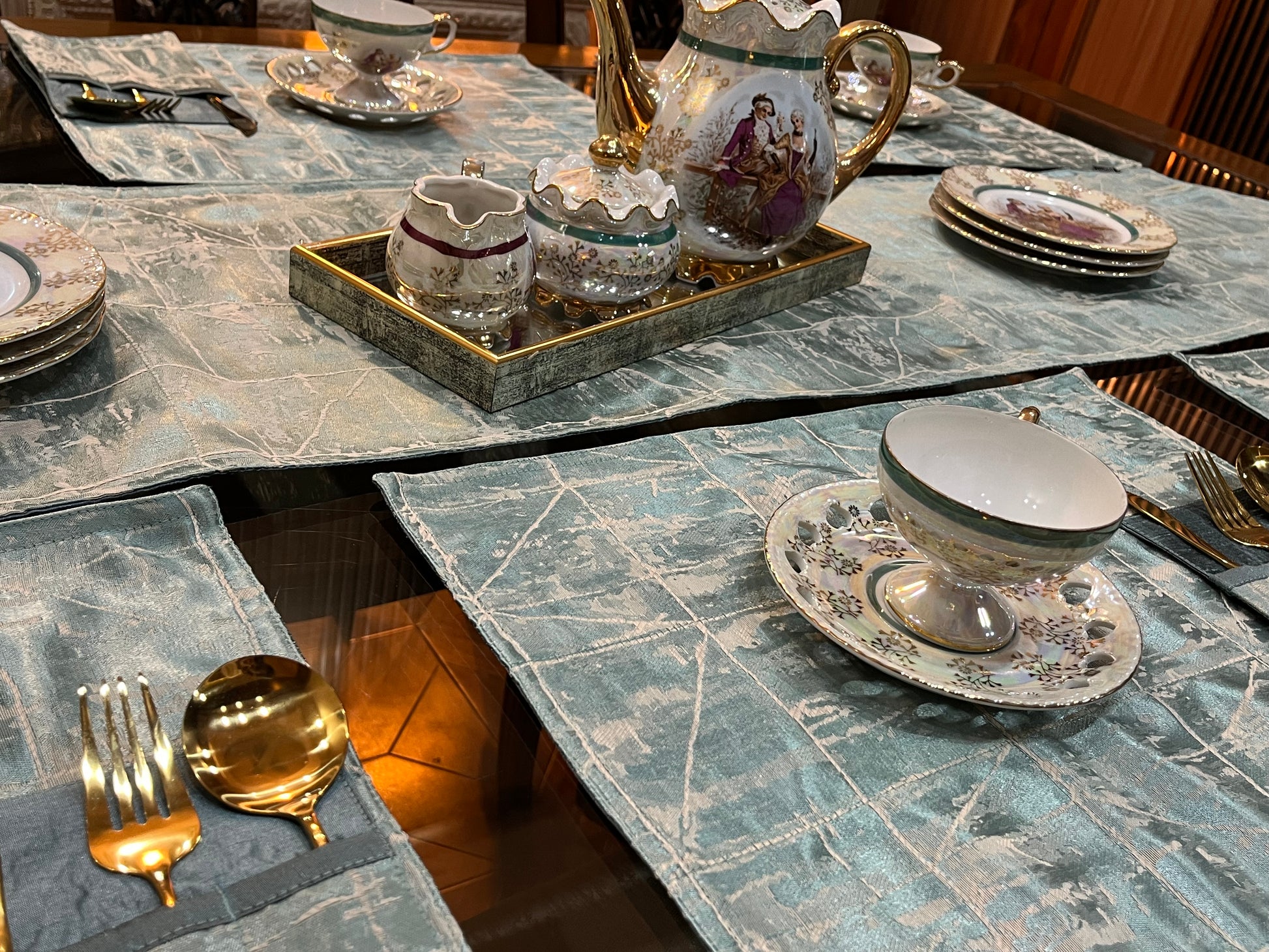 Aqua Frost Luxe Table Set