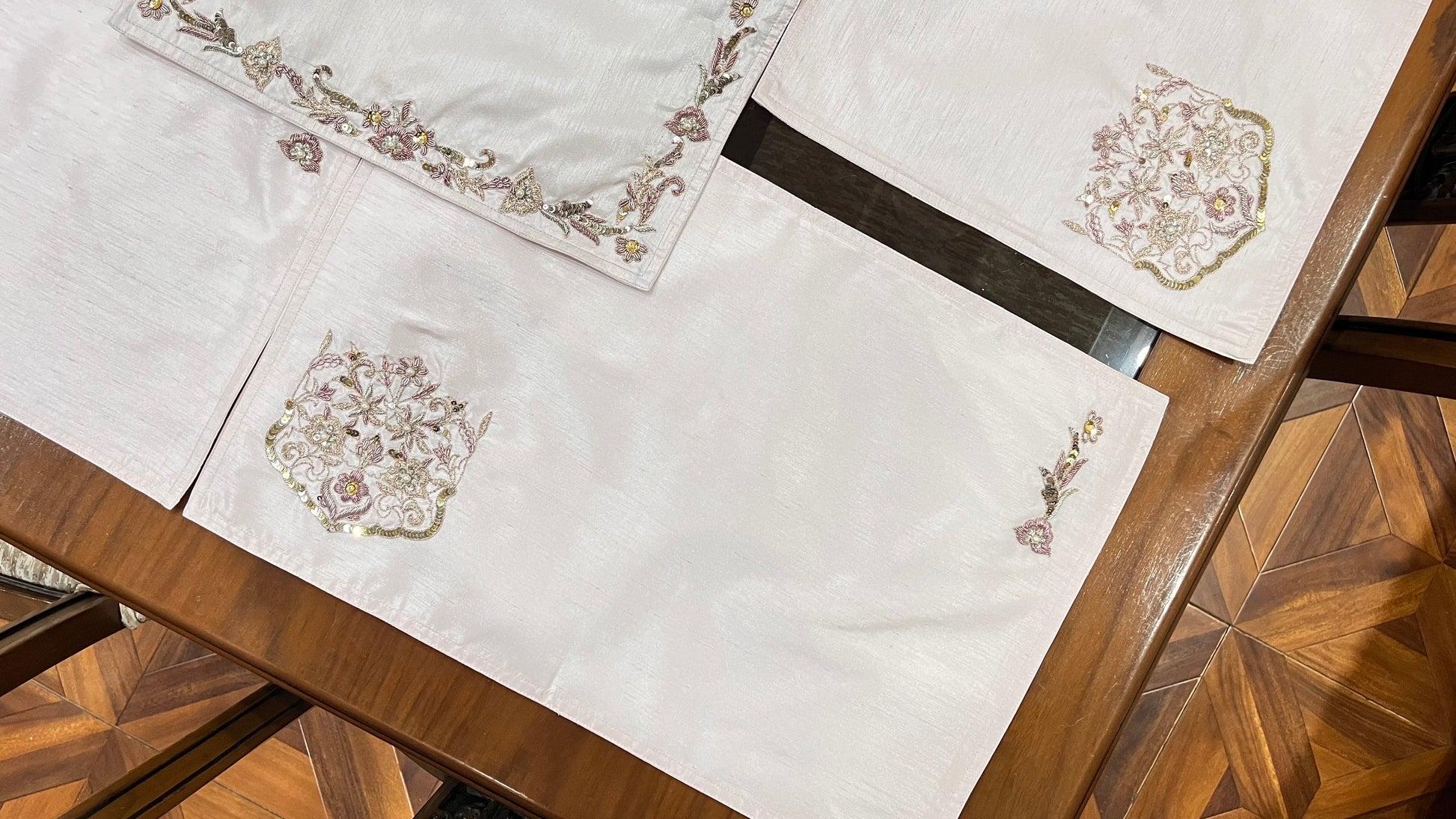 Rose Pink Premium Tableset