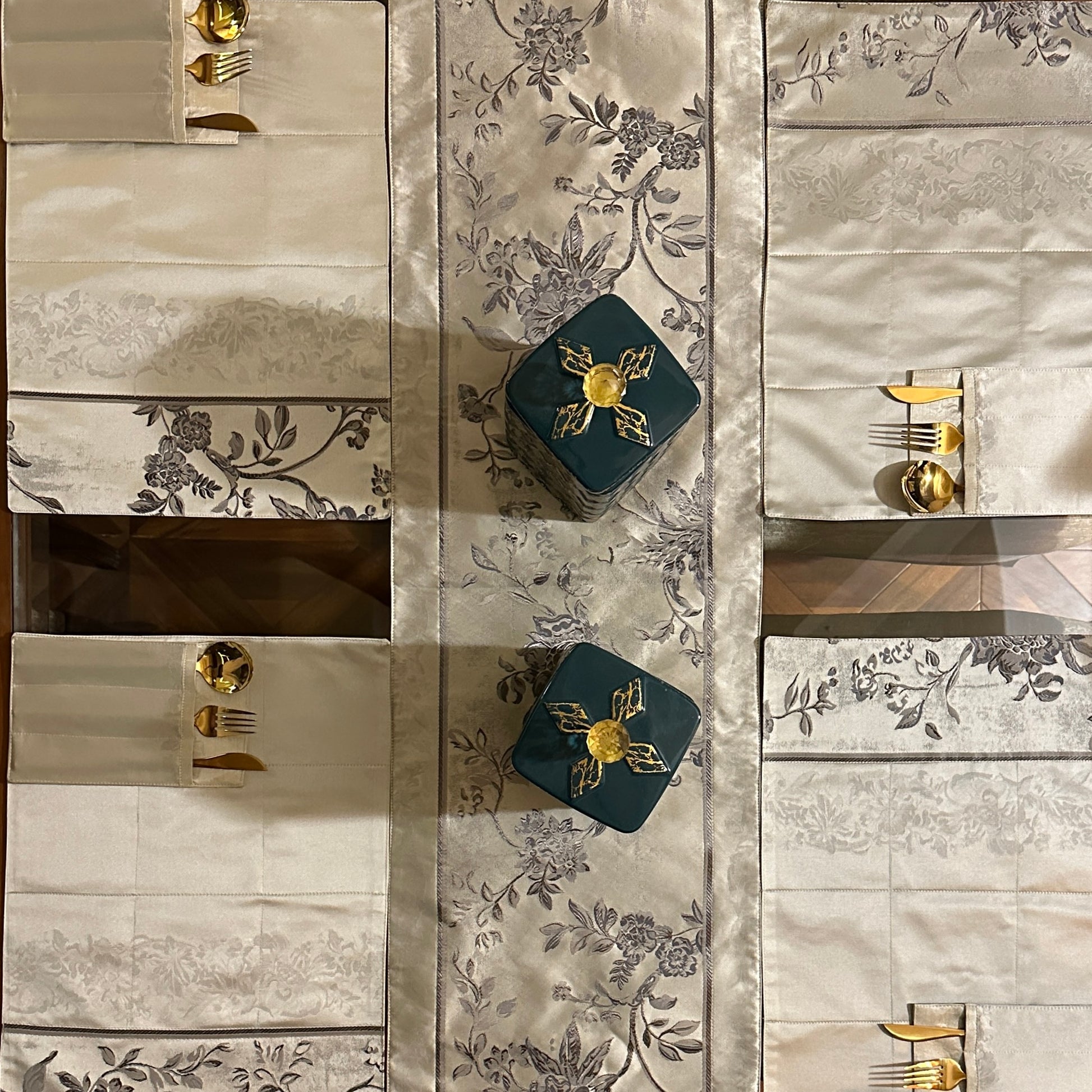 Champagne Granduer Table Set